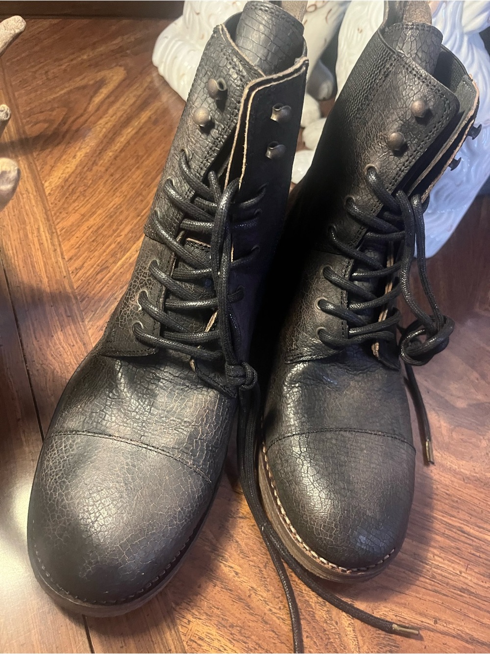 Ksubi Raven - BNIB - black cracked leather